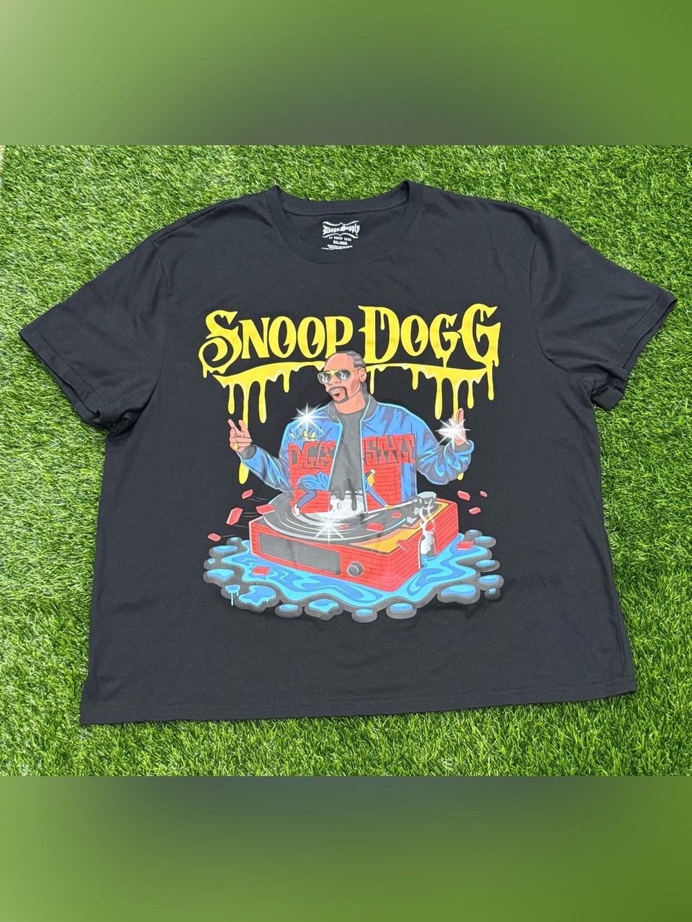 Dogg Supply by Snoop Dogg Logo Drip "Young DJ" Turntable Graphic T-Shirt 2XL